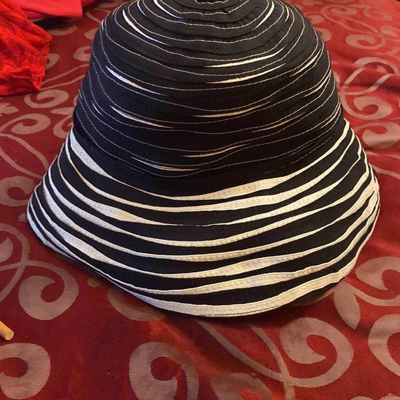 Navy blue swirl hat - Picture 8 of 8